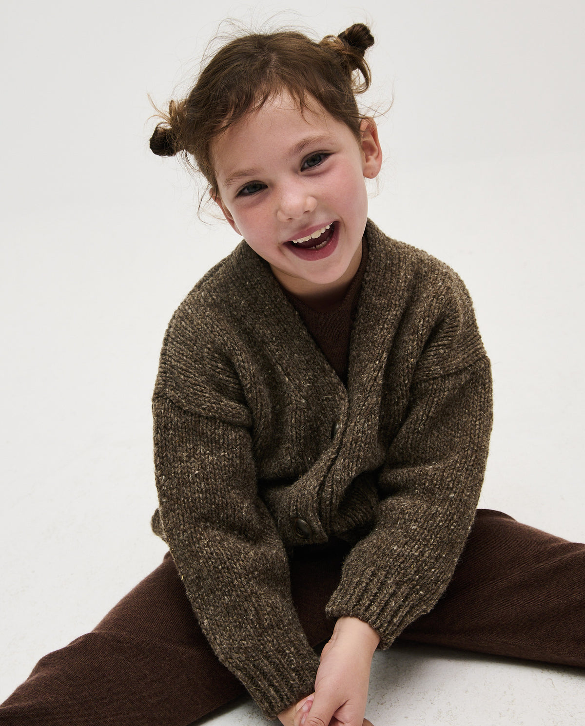 Babaà kids No17 oak cardigan featuring soft knit fabric and button closure, designed for comfortable children's wear.
