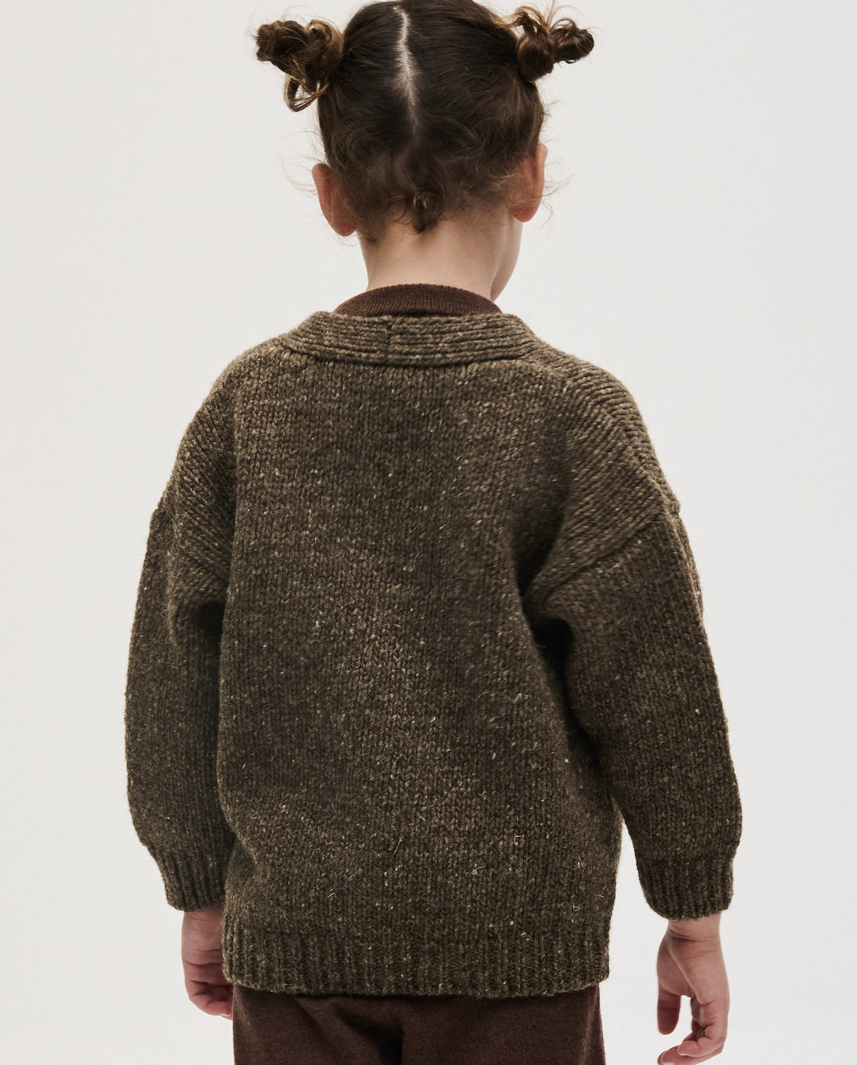 Kids' Babaà No17 Oak cardigan in soft knit fabric, featuring a cozy design and button closure, perfect for everyday wear.