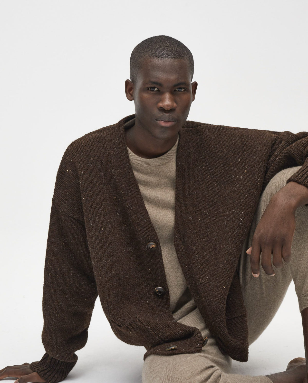 Babaà No17 Earth men's cardigan, lightweight knit with earthy tones, button-up front and classic fit.
