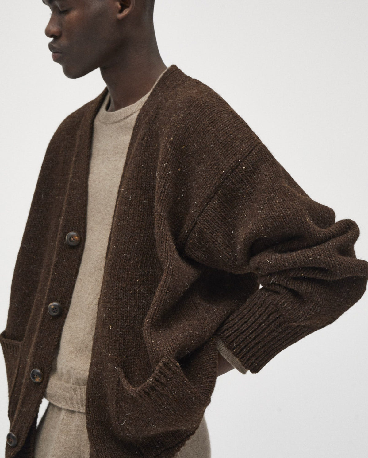 Men's Babaà No17 Earth cardigan featuring a cozy knit texture, in a warm earthy tone, perfect for casual and layered outfits.