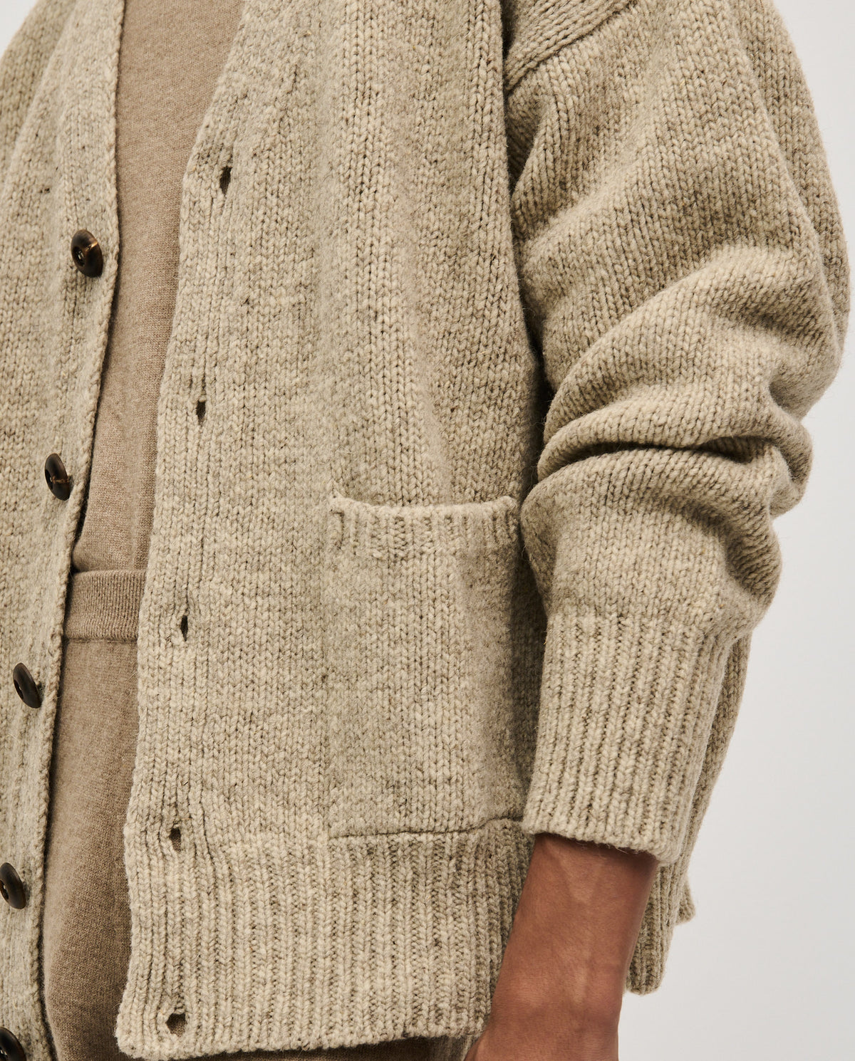 Babaà No17 Mist men's cardigan in soft knit fabric, featuring a classic design with a button front and ribbed cuffs.