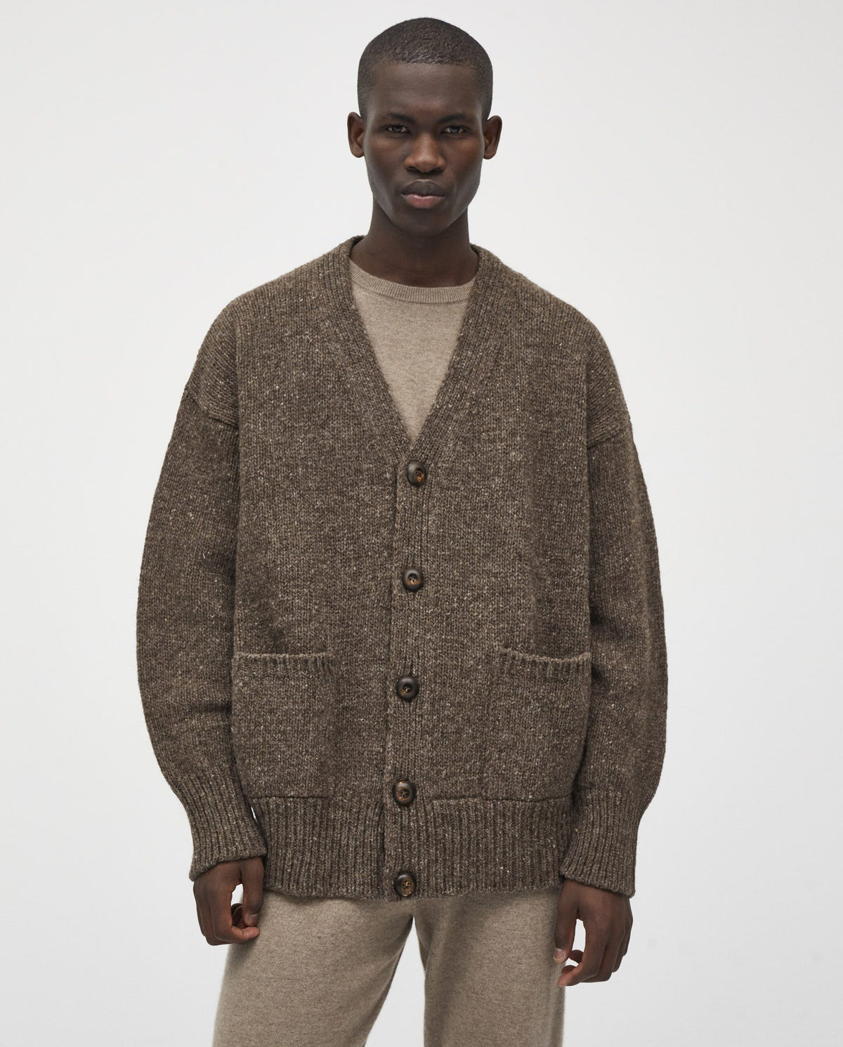 Babaà No17 Oak men's cardigan featuring a cozy knit fabric in a warm oak color, with a button-up front and ribbed cuffs.