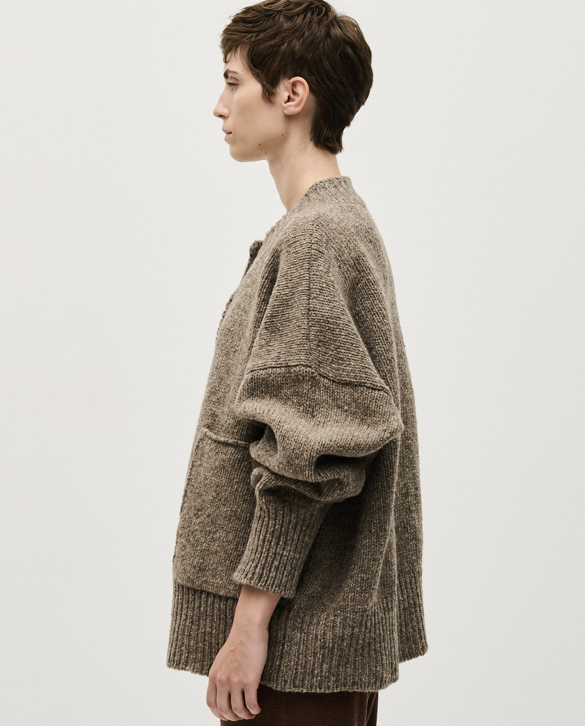 Babaà No11 dark mist women's cardigan shown in a relaxed fit, featuring soft knit fabric and a cozy, stylish design.