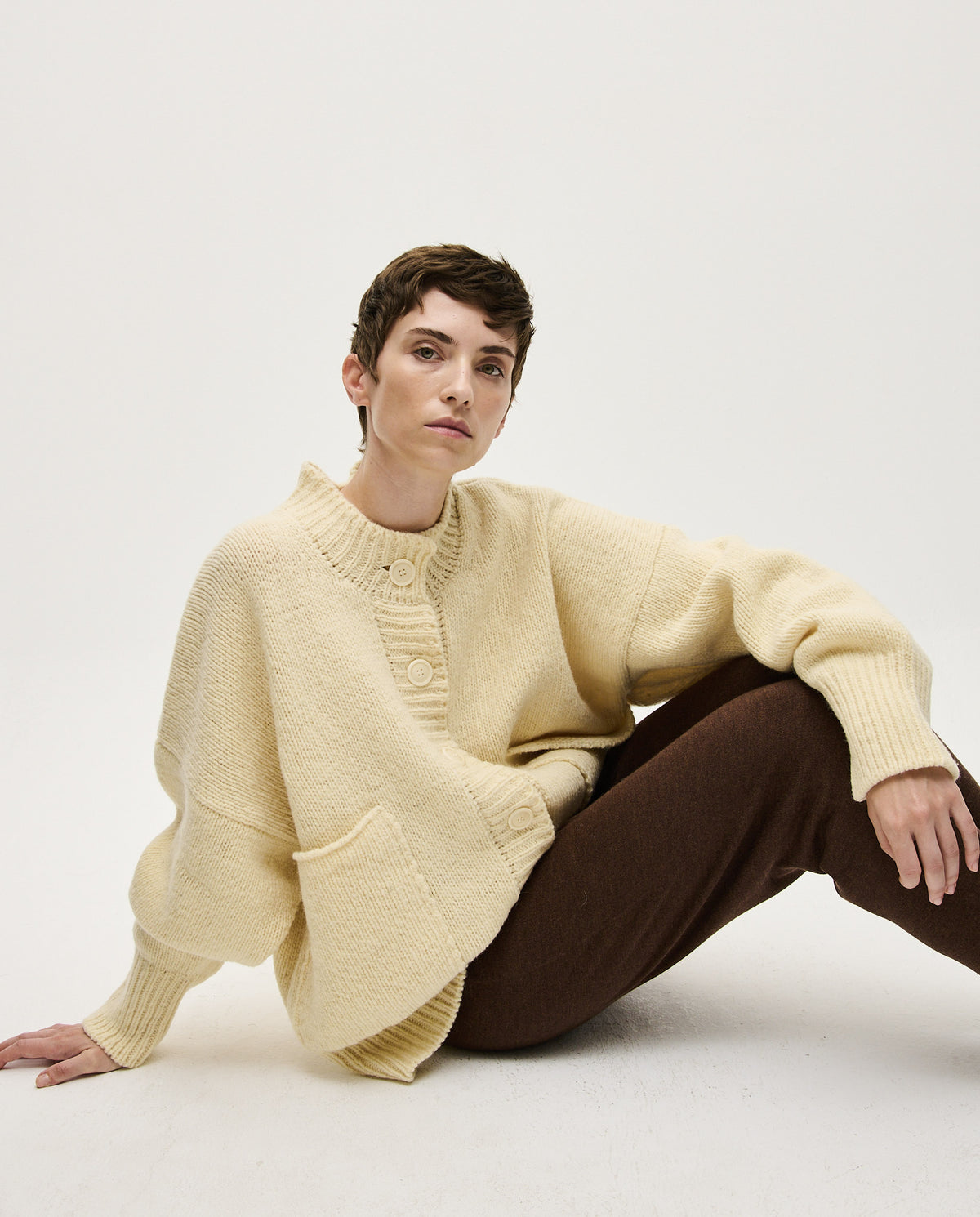 Babaà No11 natural women's cardigan featuring soft knit fabric, long sleeves, and a relaxed fit, displayed on a model.