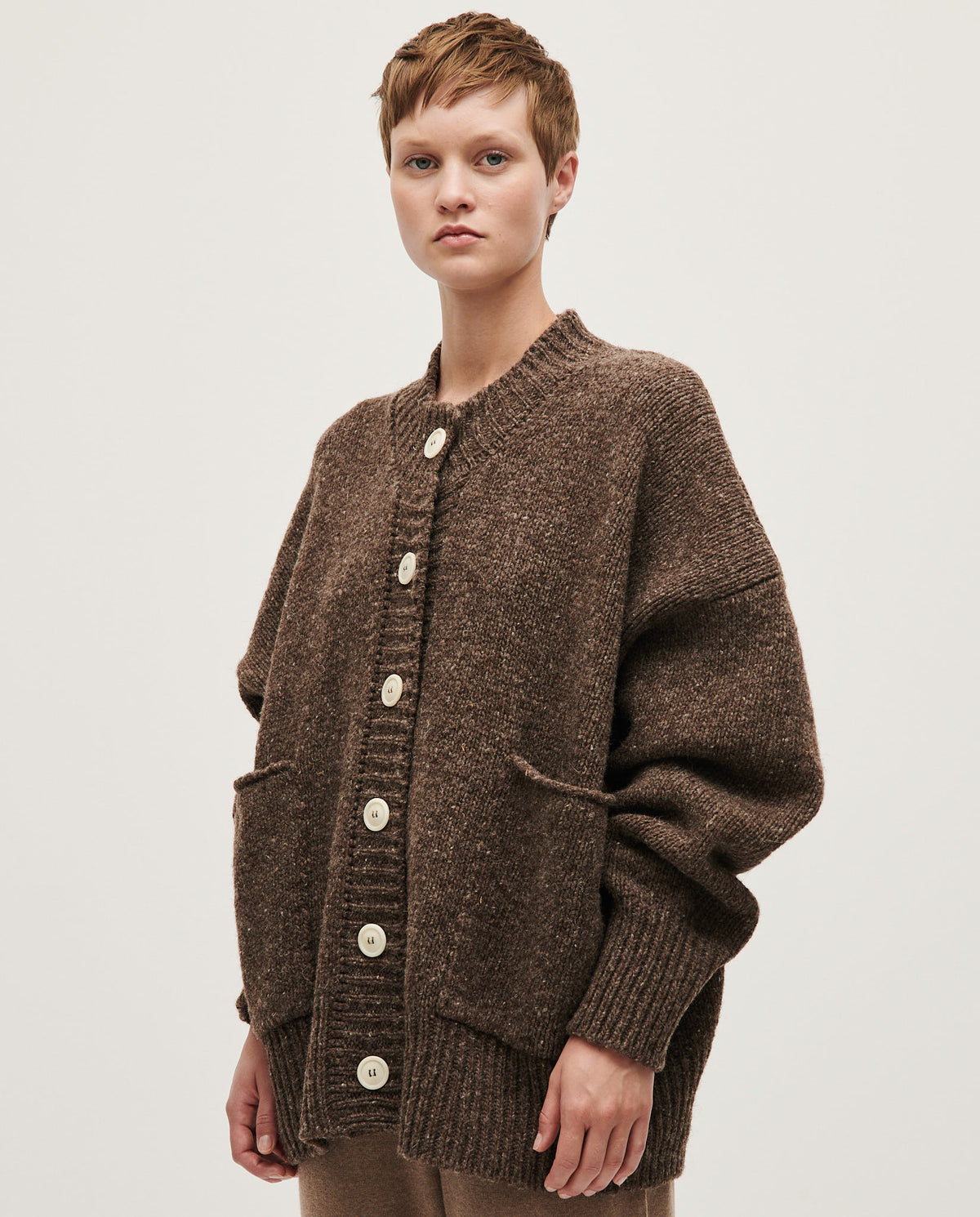 Babaà No11 Oak women's cardigan featuring a cozy knit fabric in a warm oak color, styled for casual wear.