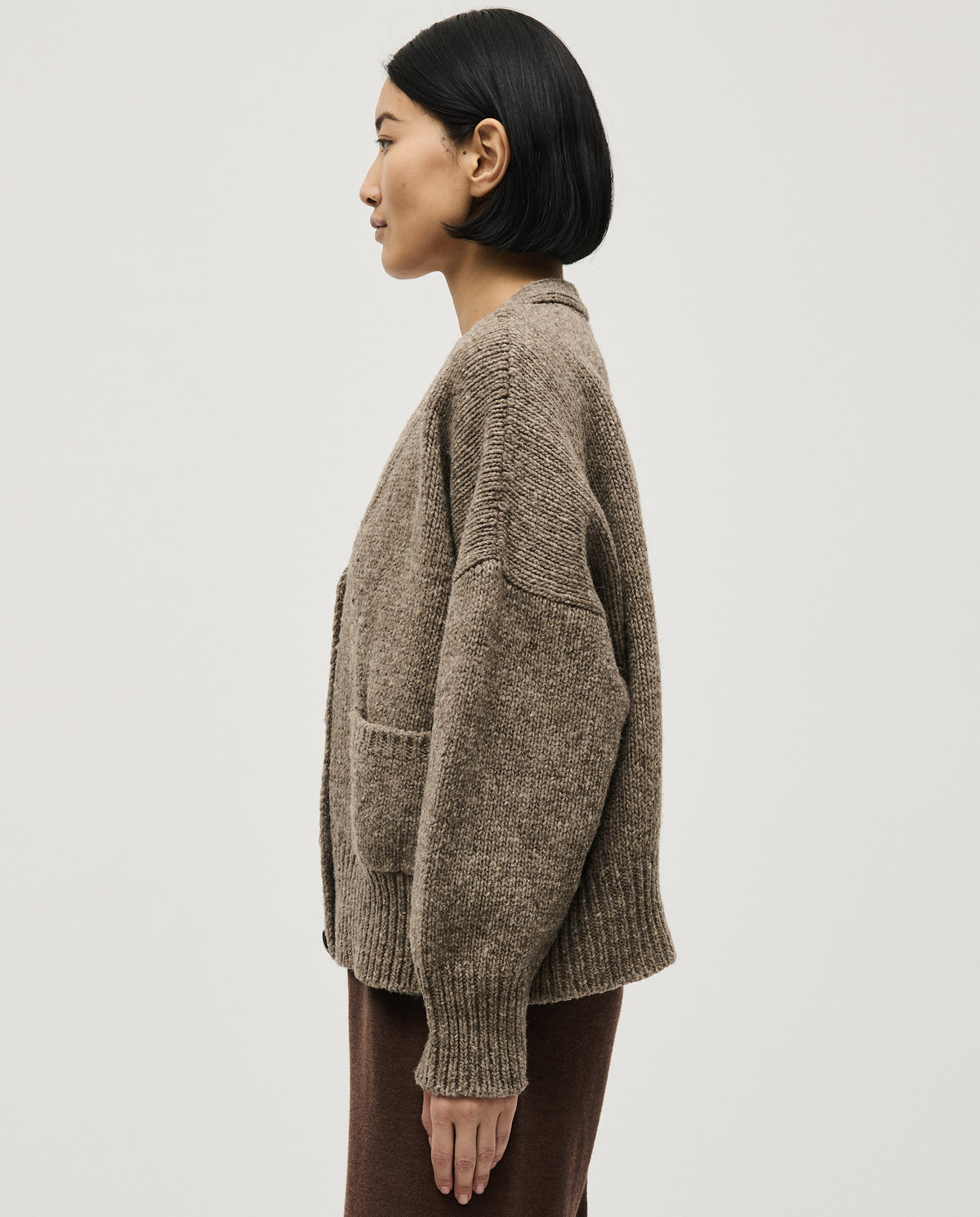 Babaà No17 dark mist women's cardigan with long sleeves and button closure, soft knit fabric, and relaxed fit.