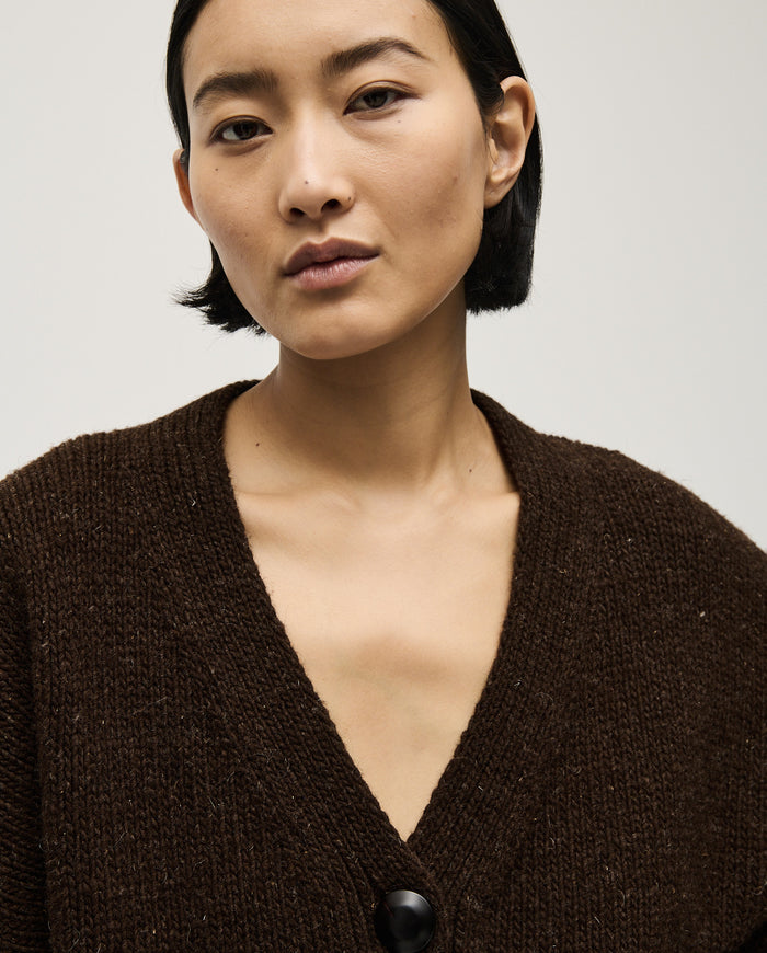 Babaà No17 Earth women's cardigan with long sleeves, soft knit fabric, and earthy tone, styled on a model.