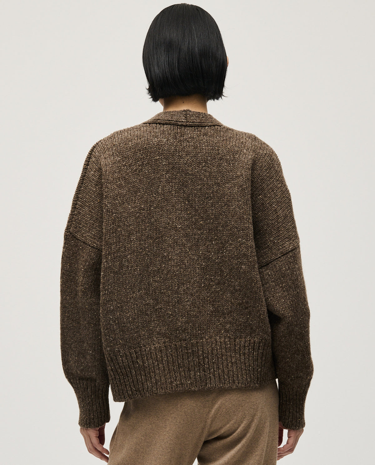 Babaà No17 Oak women's cardigan in soft knit fabric, featuring a relaxed fit and front buttons, displayed on a model.