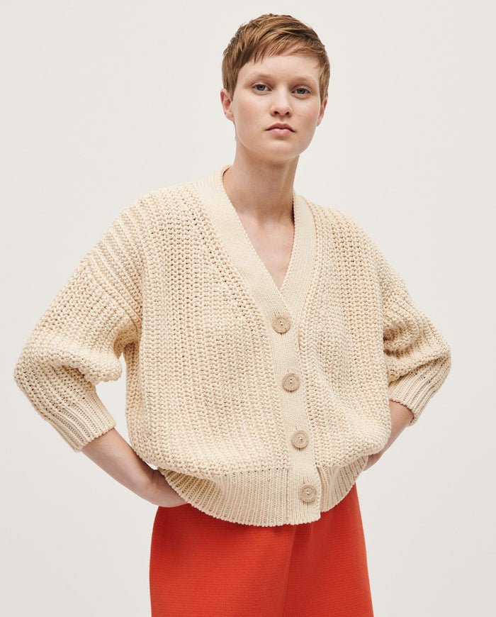 Babaà No18 natural women's cardigan with long sleeves and open front, made from soft, cozy knit fabric.