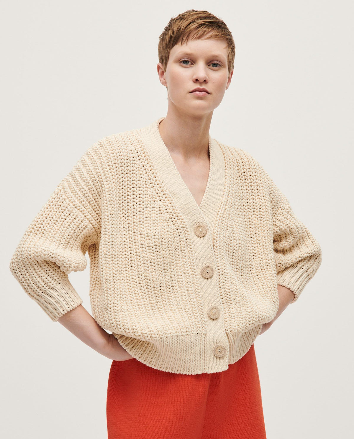 Babaà No18 natural women's cardigan with long sleeves and open front, made from soft, cozy knit fabric.