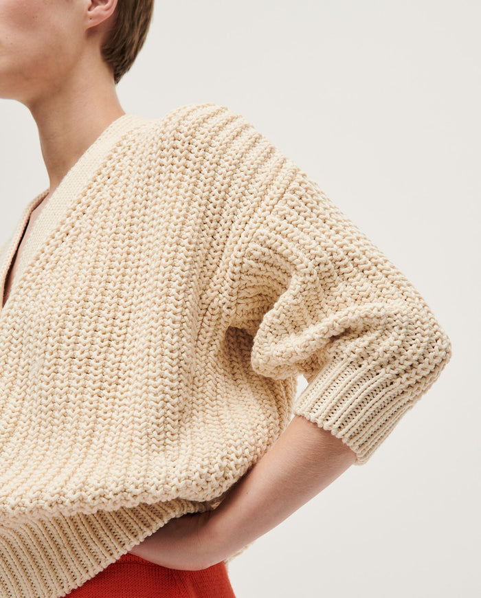 Babaà No18 natural women's cardigan featuring a soft, cozy knit fabric and a relaxed fit, perfect for casual wear.