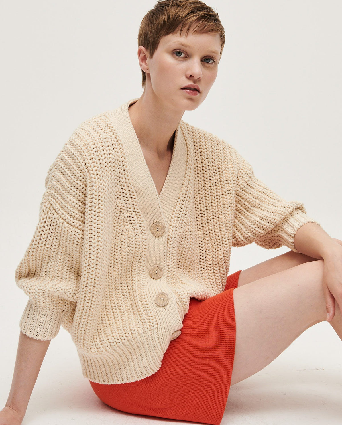 Babaà No18 Natural women's cardigan made of soft knit fabric, featuring a relaxed fit and open front design for casual wear.