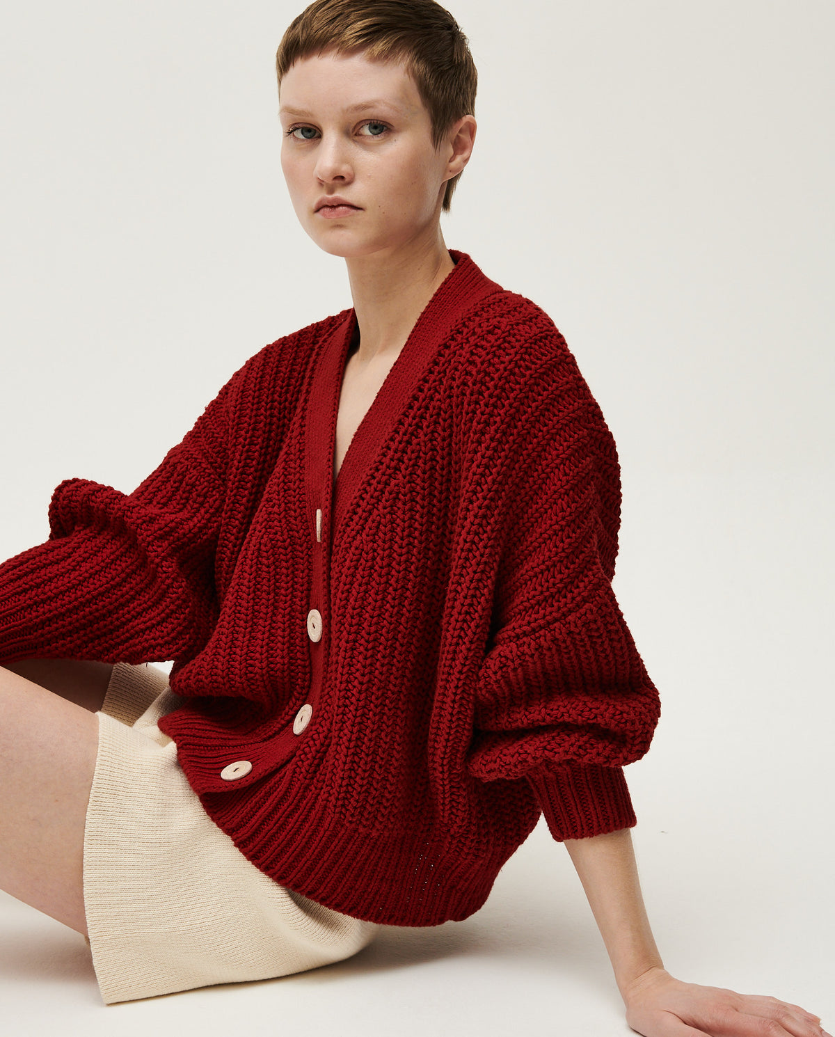 Babaà No18 Persephone women's cardigan in soft knit fabric, featuring a relaxed fit and button closure, shown on a model.