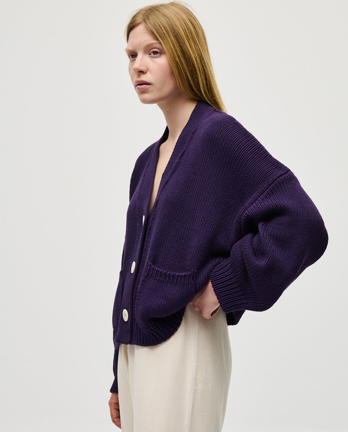Babaà No22 Ridge women's cardigan featuring a cozy knit texture and classic design, displayed on a model.