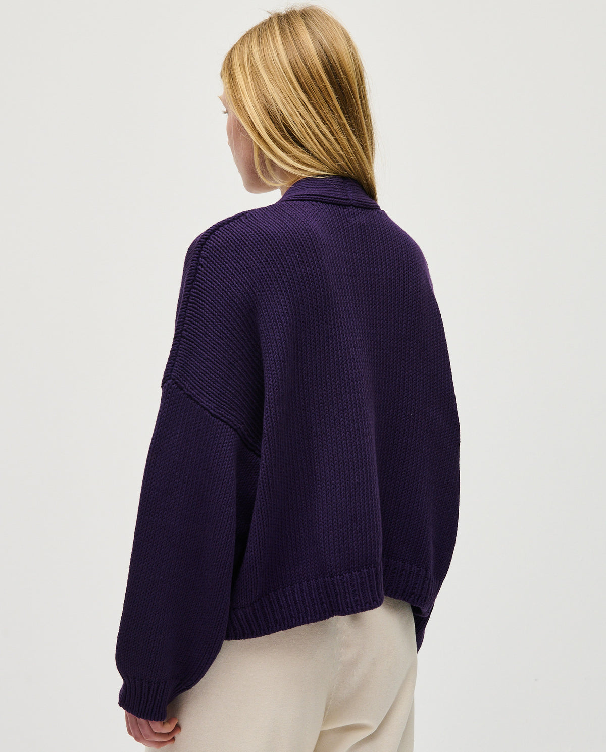 Babaà No22 Ridge women's cardigan in soft knit fabric, featuring a relaxed fit and subtle ribbed details.