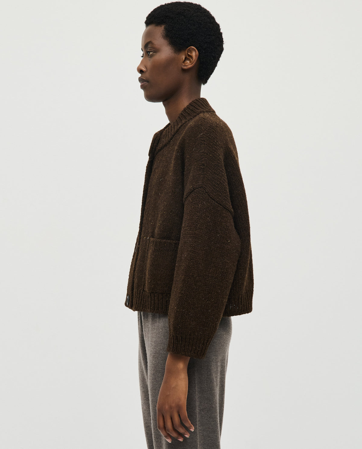 Babaà No23 Earth cardigan for women, soft knit fabric in earthy tones, featuring a relaxed fit and button closure.