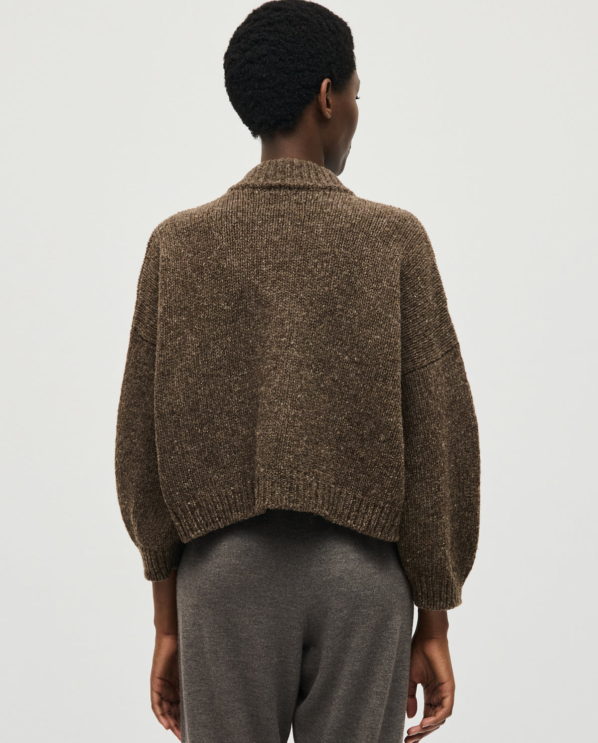 Babaà No23 Oak women's cardigan in warm oak color, soft knit fabric with button closure, styled on a model.