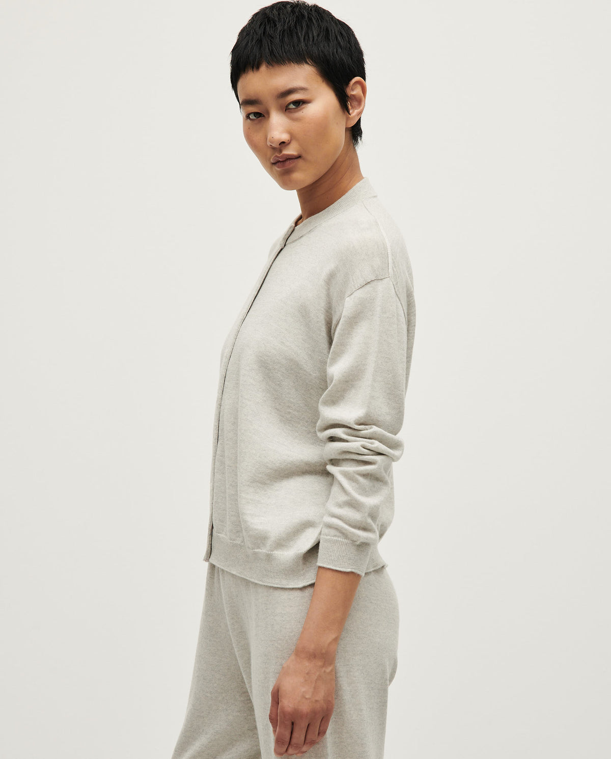 Babaà no25 Estrella women's cardigan in soft knit fabric with star pattern and button closure, worn by a model.