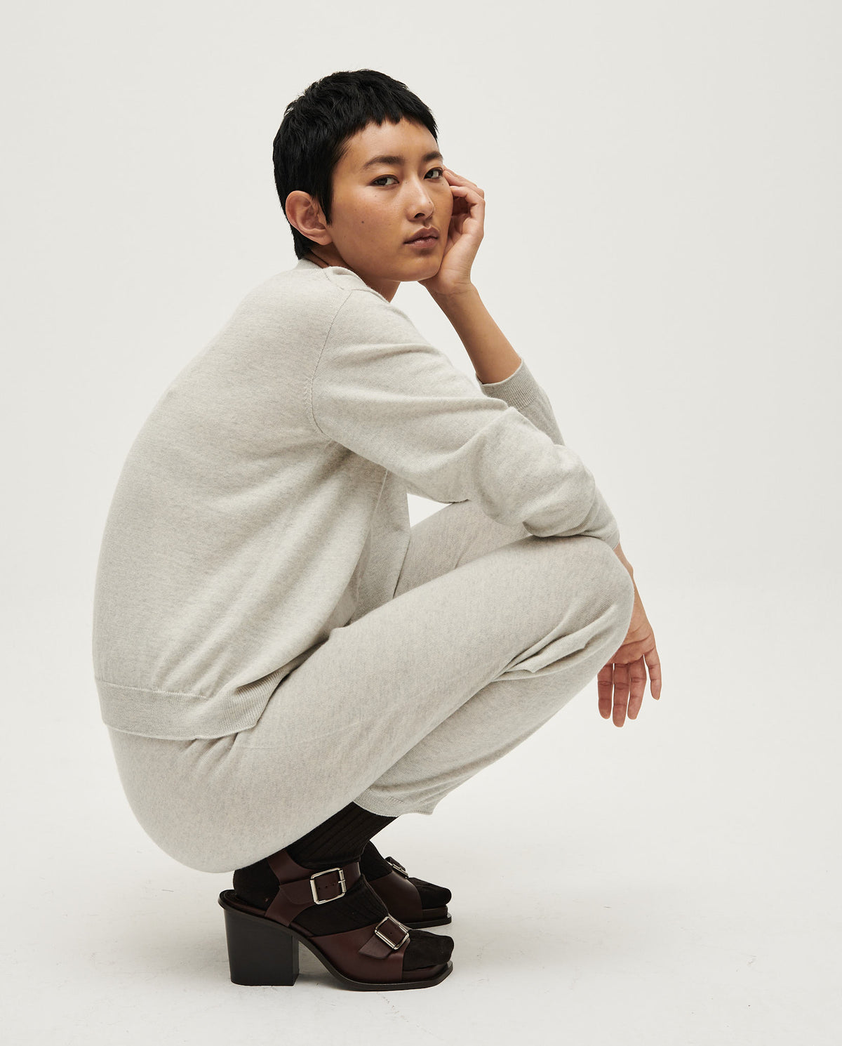 Babaà No25 Estrella women's cardigan featuring a cozy knit design and button-up front, in a stylish, versatile color.