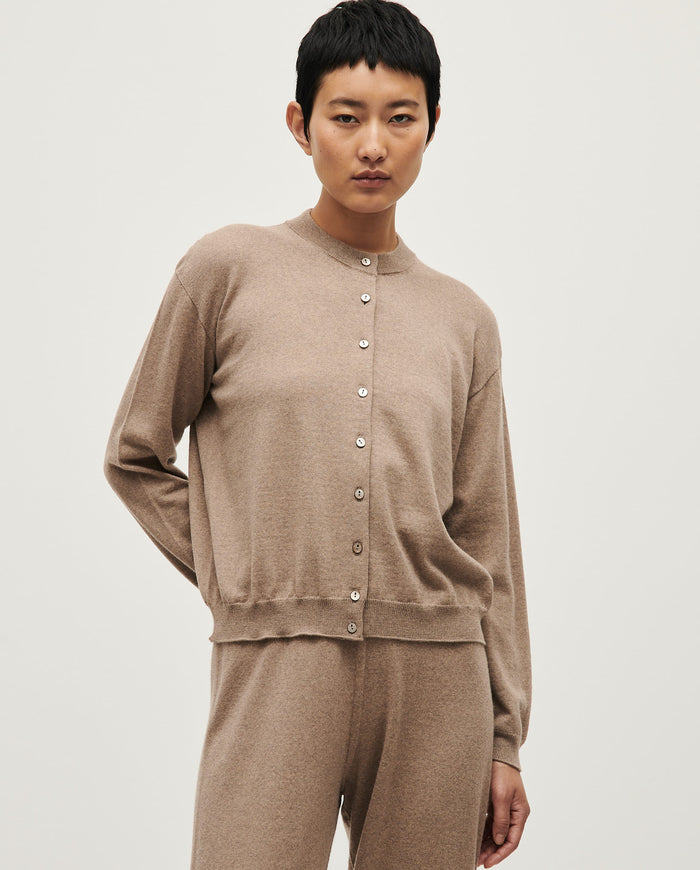 White Babaà No25 women's cardigan with a soft knit texture, shown in a stylish, open-front design.