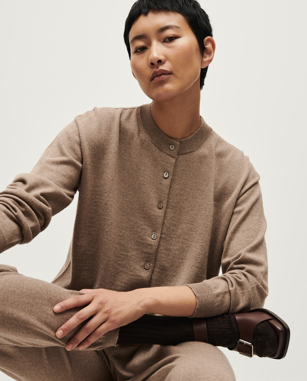 Babaà No25 white gold cardigan for women, soft knit fabric, styled open front with long sleeves and a relaxed fit.