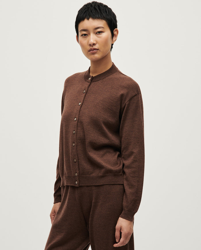 Babaà No25 Roble Rojo women's cardigan in vibrant red, featuring a cozy knit texture and button-front design.