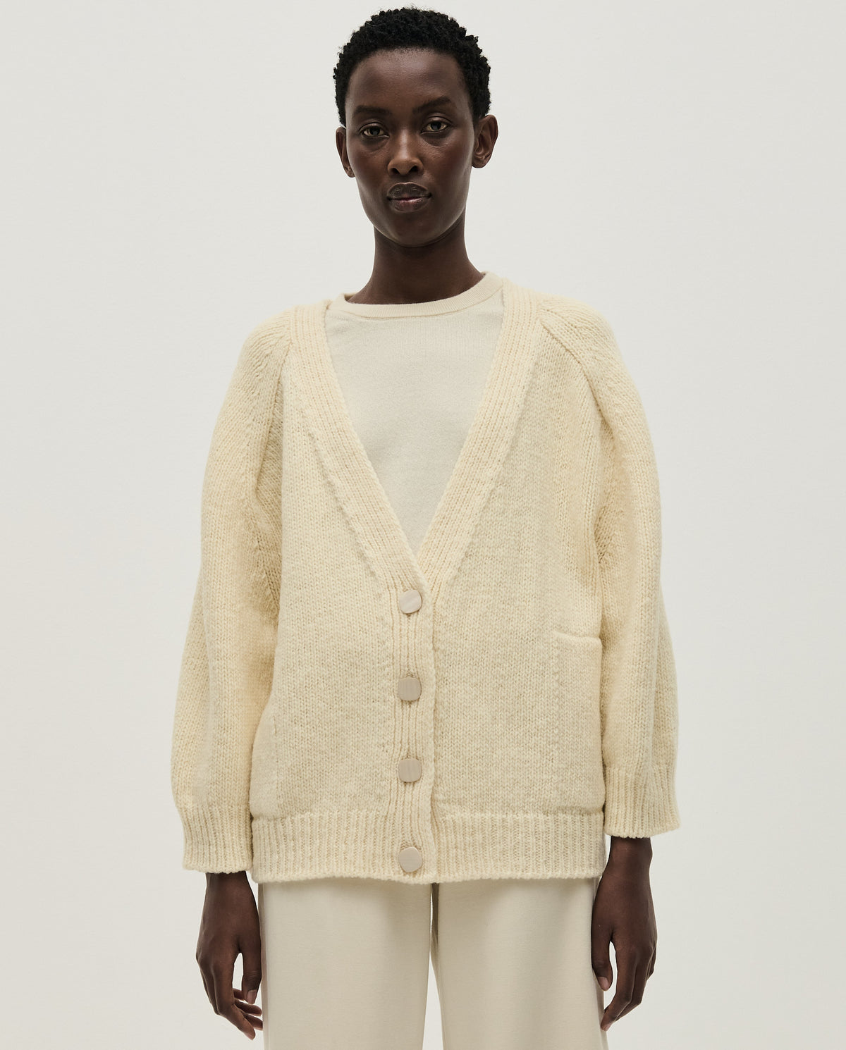 Babaà No51 natural women's cardigan, soft knit fabric with a relaxed fit, featuring long sleeves and a button-front design.