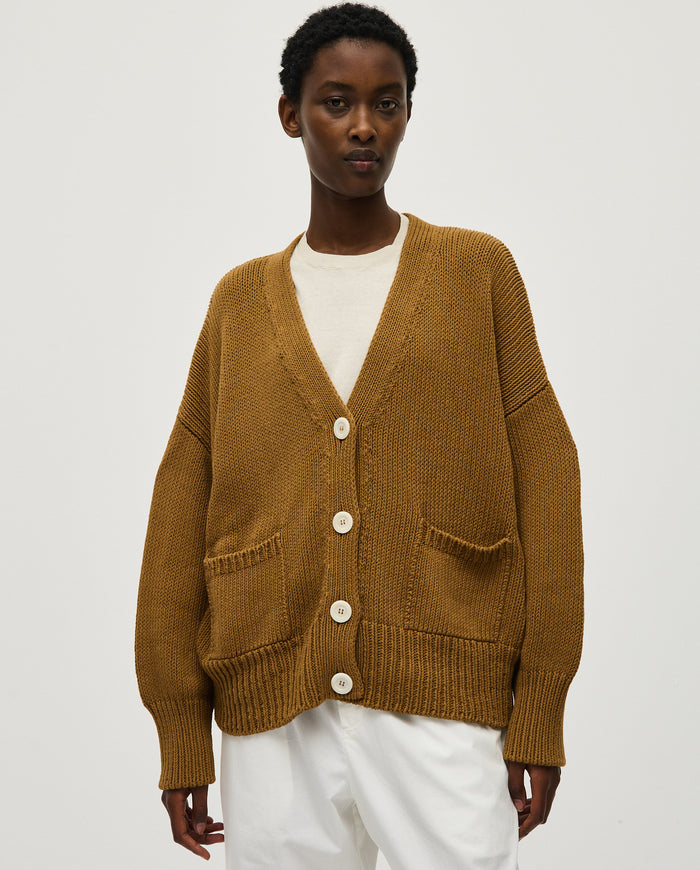 Babaà No86 Sukkari women's cardigan in soft knit, featuring a relaxed fit with long sleeves and a cozy, stylish design.