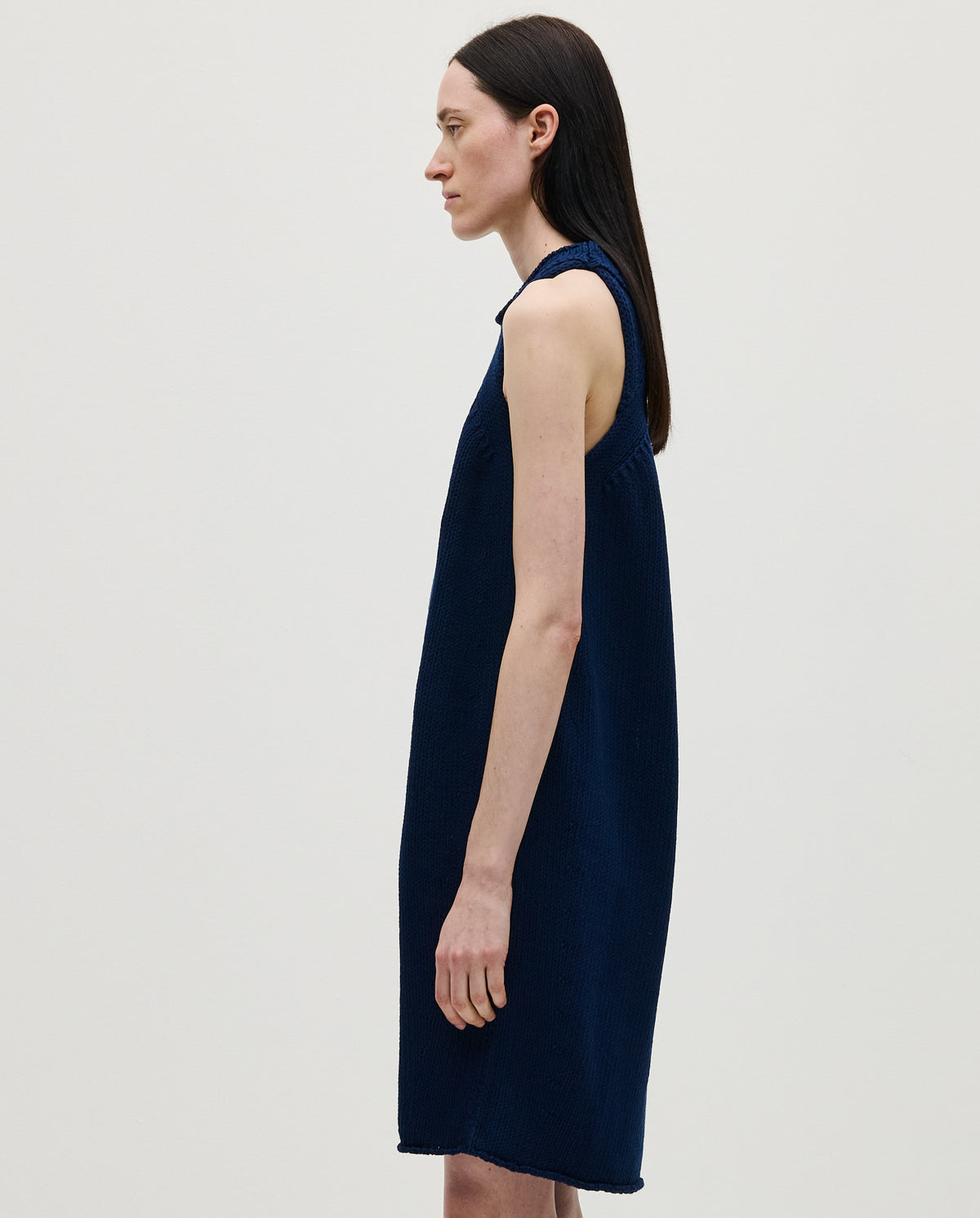 Navy dress No46 by Babaà, a stylish women's dress with a fitted silhouette and elegant design, shown on a model.
