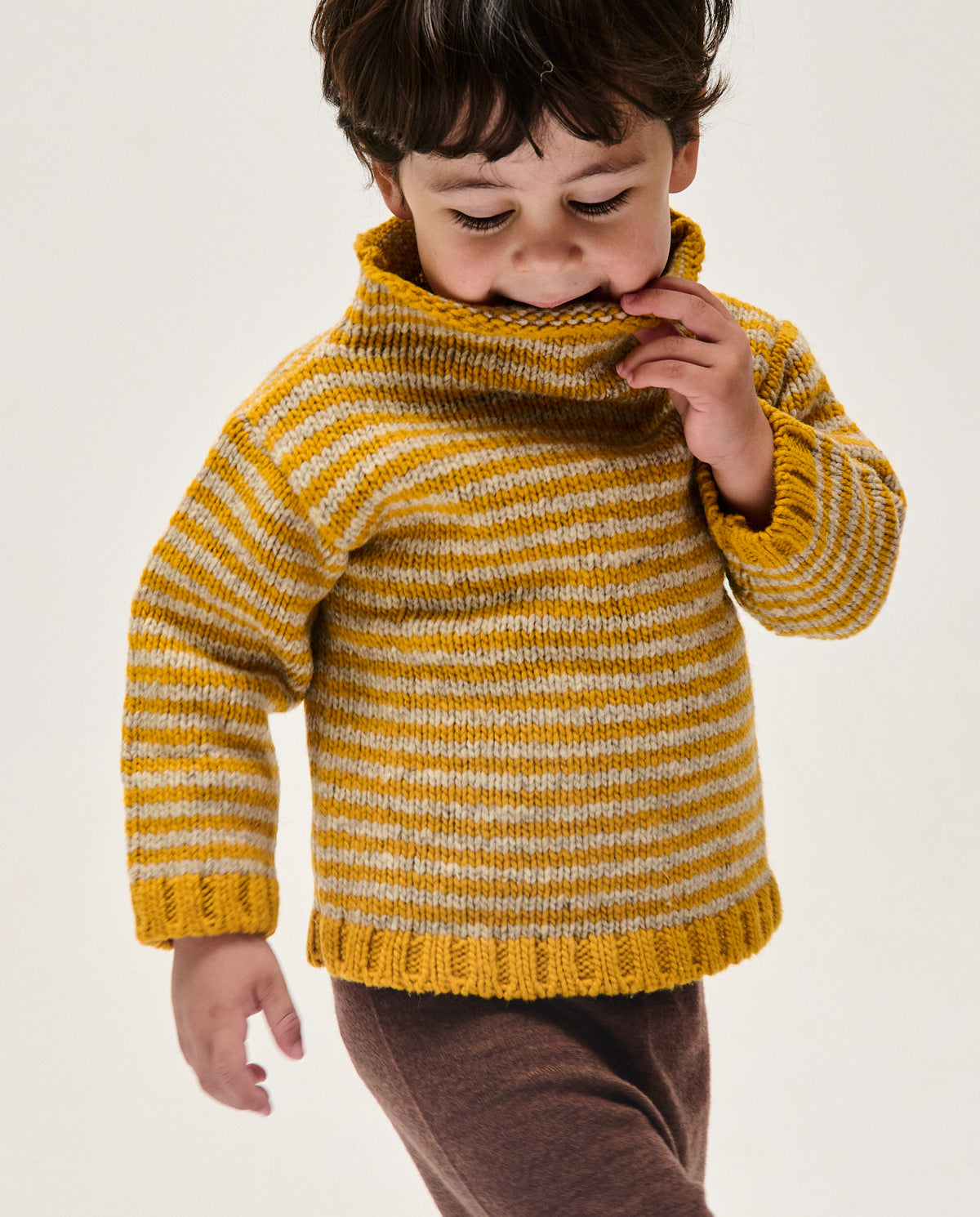 Kids' ochre jumper by Babaà, soft knitted sweater with ribbed cuffs, displayed on a child mannequin.