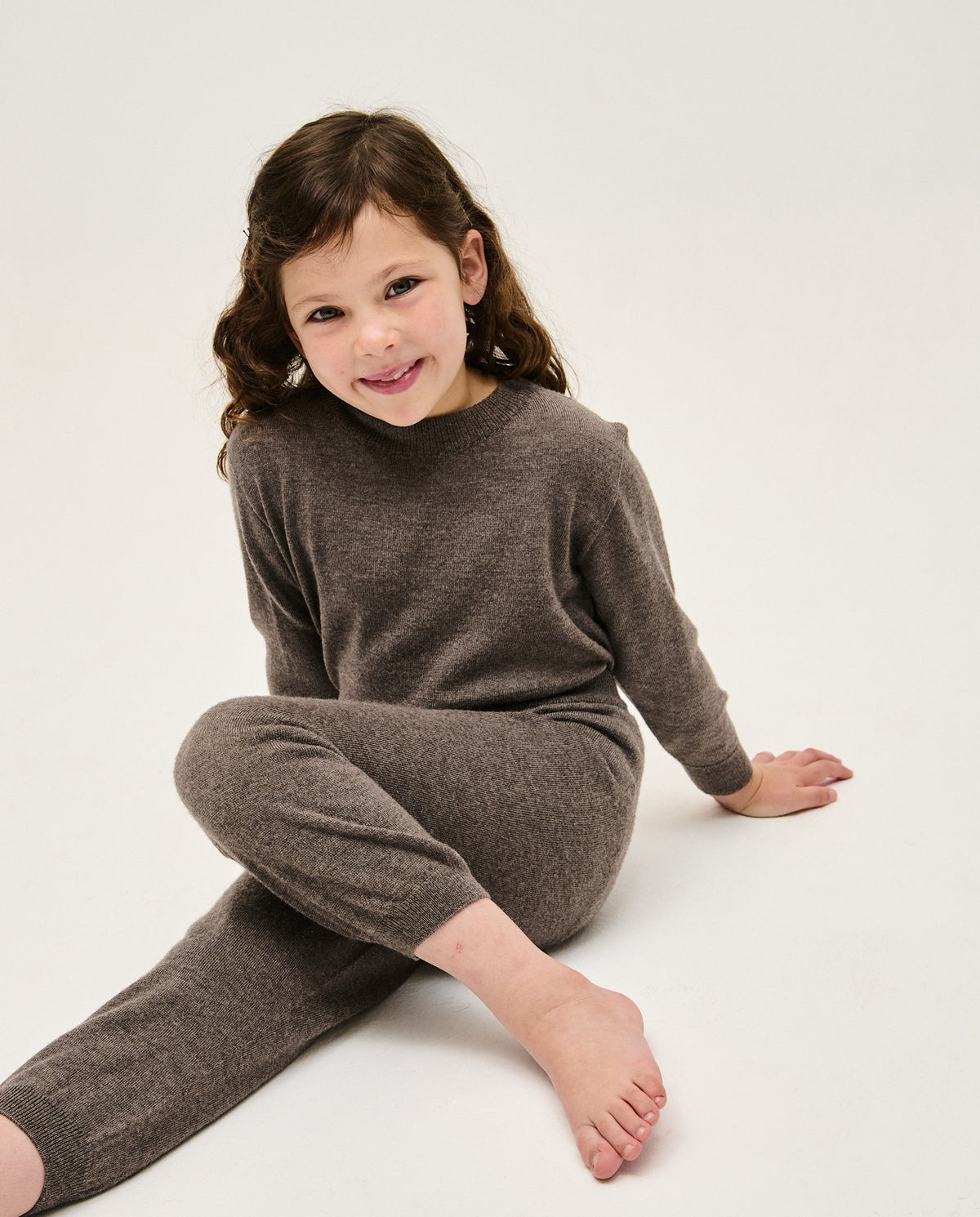 Kids' jumper No25 Volcán by Babaà featuring a cozy, knitted design in vibrant volcanic colors, perfect for chilly days.
