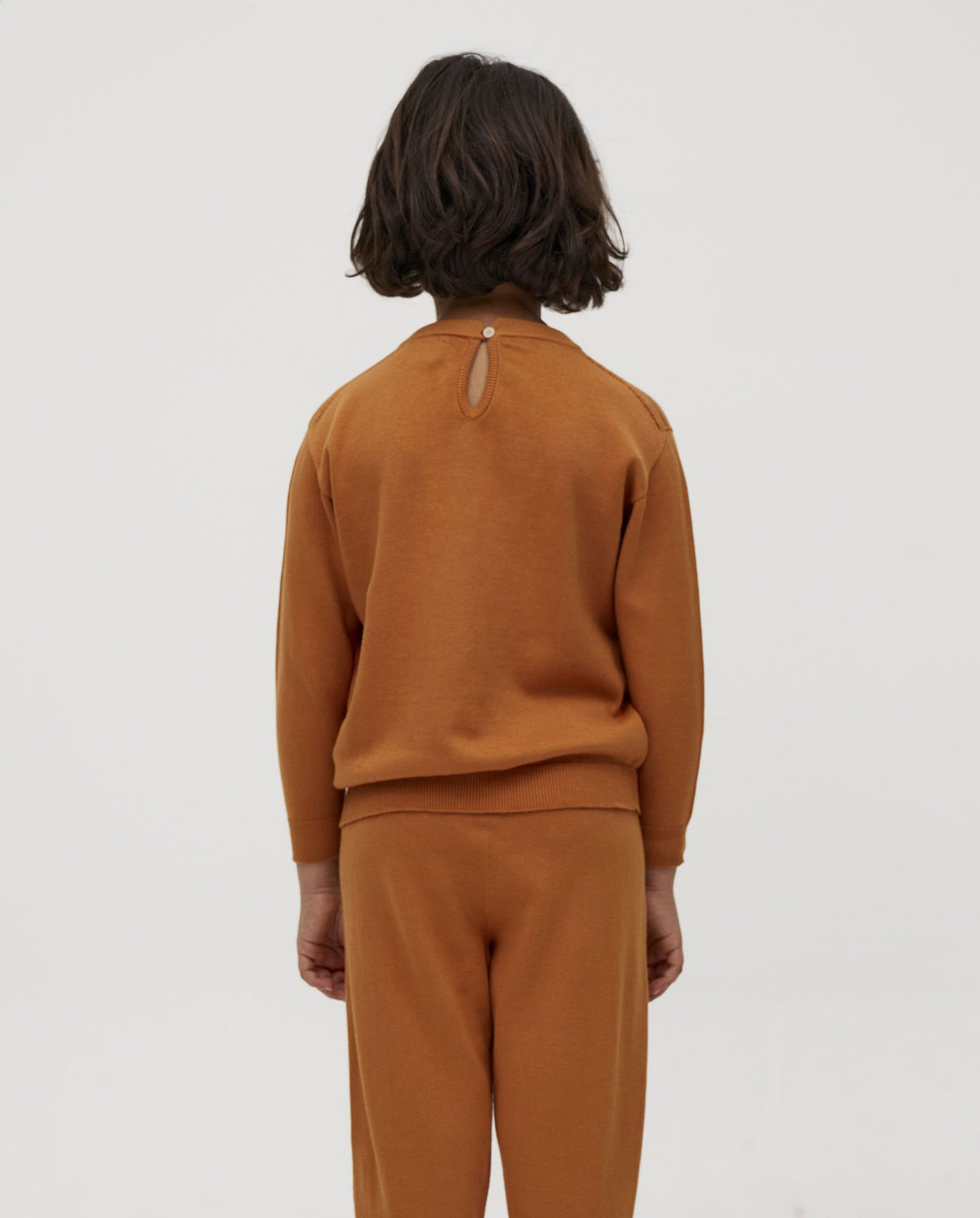 Kids' no37 Mi Tierra trousers by Babaà, soft and comfortable kids' trousers in natural fabric, shown in a cozy jumper style.