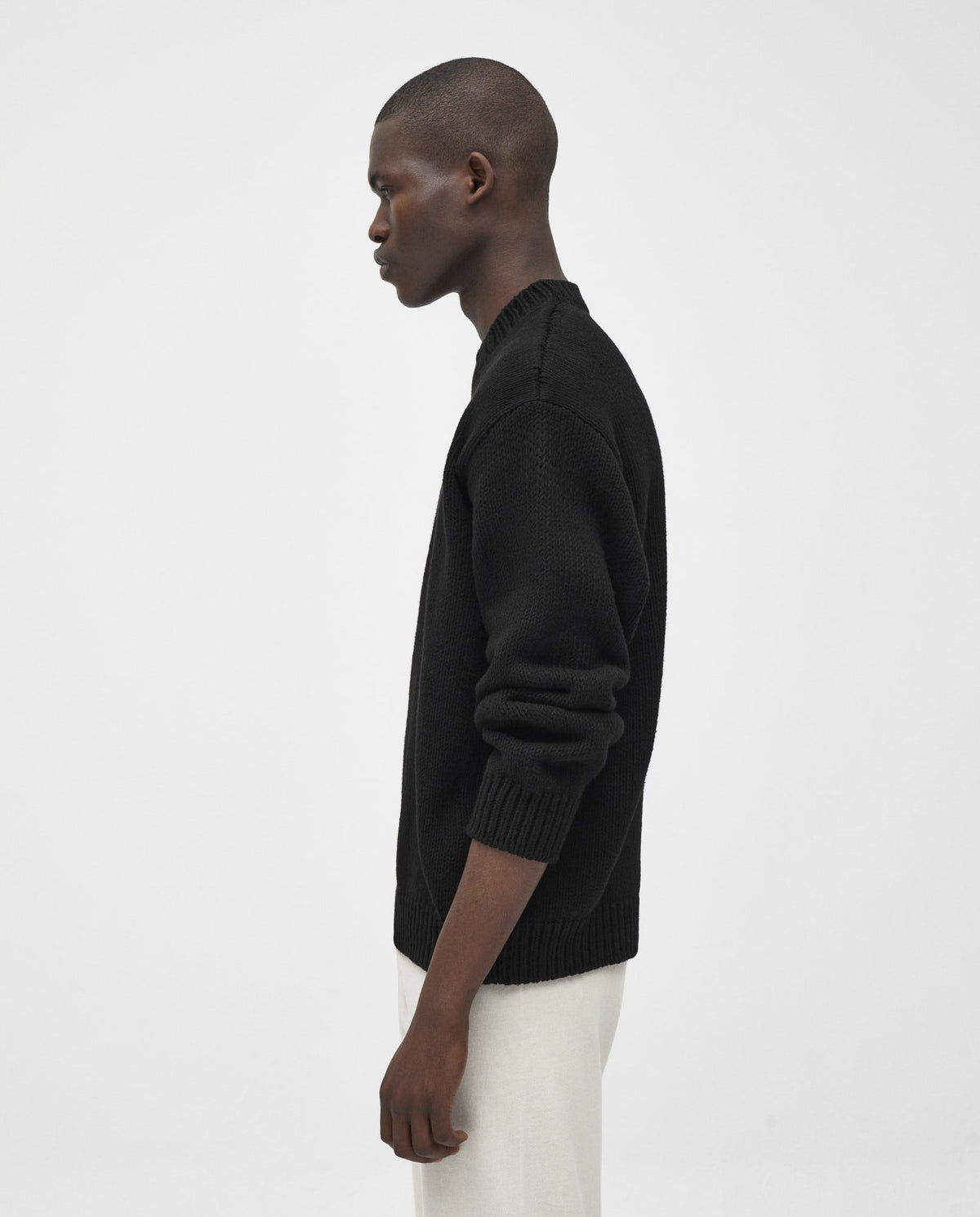 Black Babaà No16 men's jumper displayed on a model, featuring a comfortable fit and modern design.