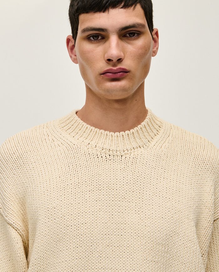 Men's natural-colored jumper by Babaà, featuring a cozy knit design and a comfortable fit, shown on a model.
