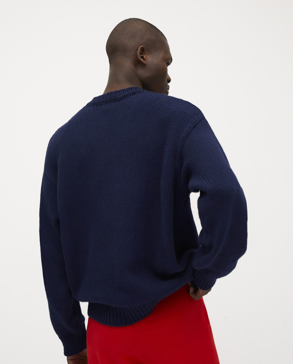 Navy men's jumper No16 by Babaà, featuring a comfortable knit design and a classic fit, displayed on a white background.