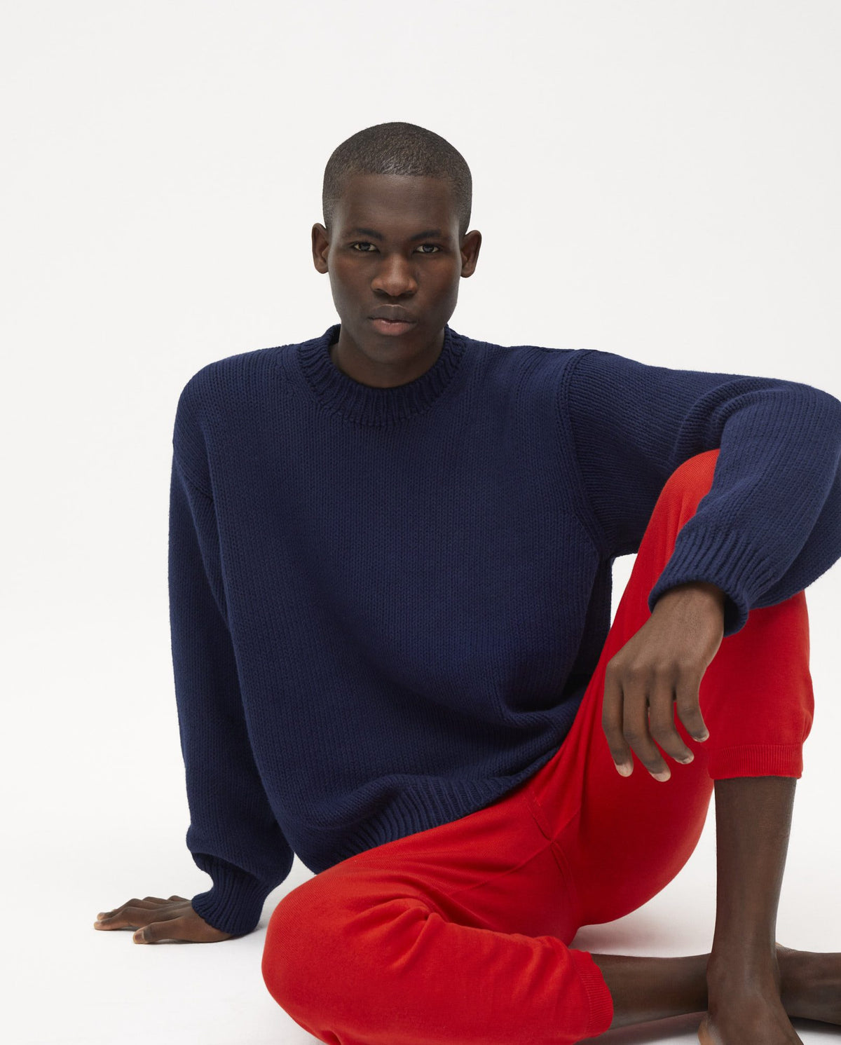Navy men's jumper No16 by Babaà featuring a cozy knit design and ribbed cuffs, displayed on a mannequin.