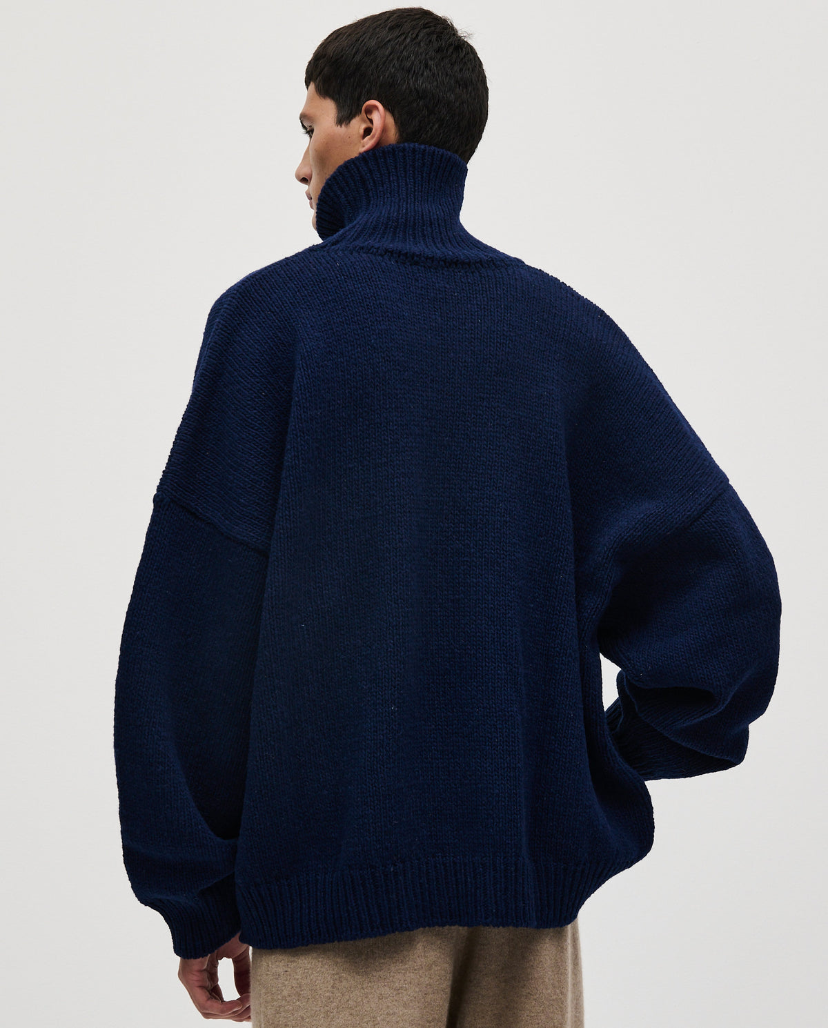 Navy men's jumper from Babaà, No17 style, featuring a comfortable knit design and classic crew neckline.