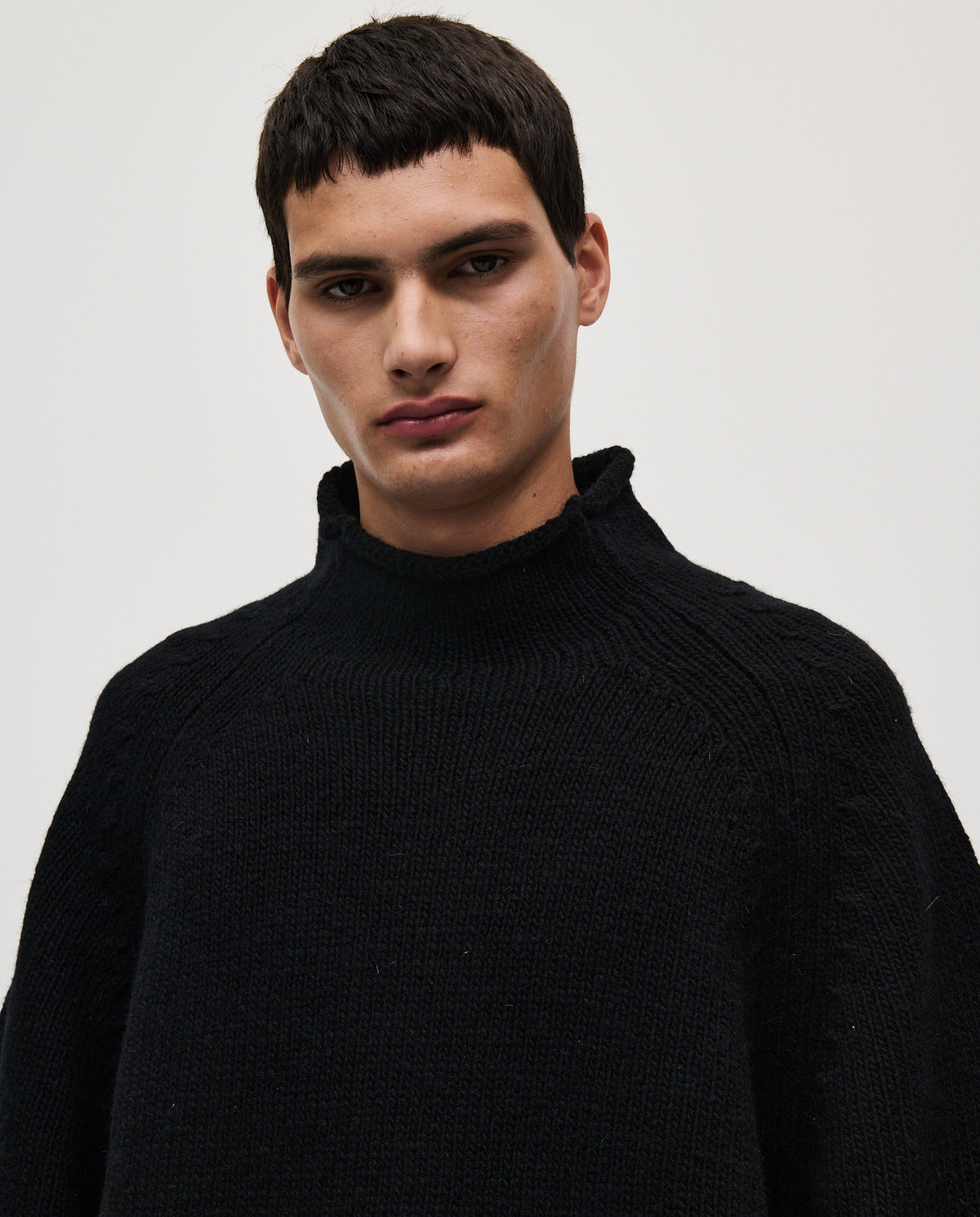 Black men's jumper No81 by Babaà, close-up of soft fabric and stylish fit on a model.