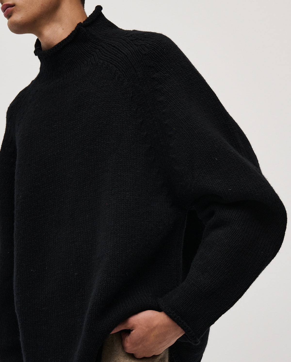 Black men's jumper No81 by Babaà, featuring a cozy knit fabric and classic fit, displayed on a neutral background.
