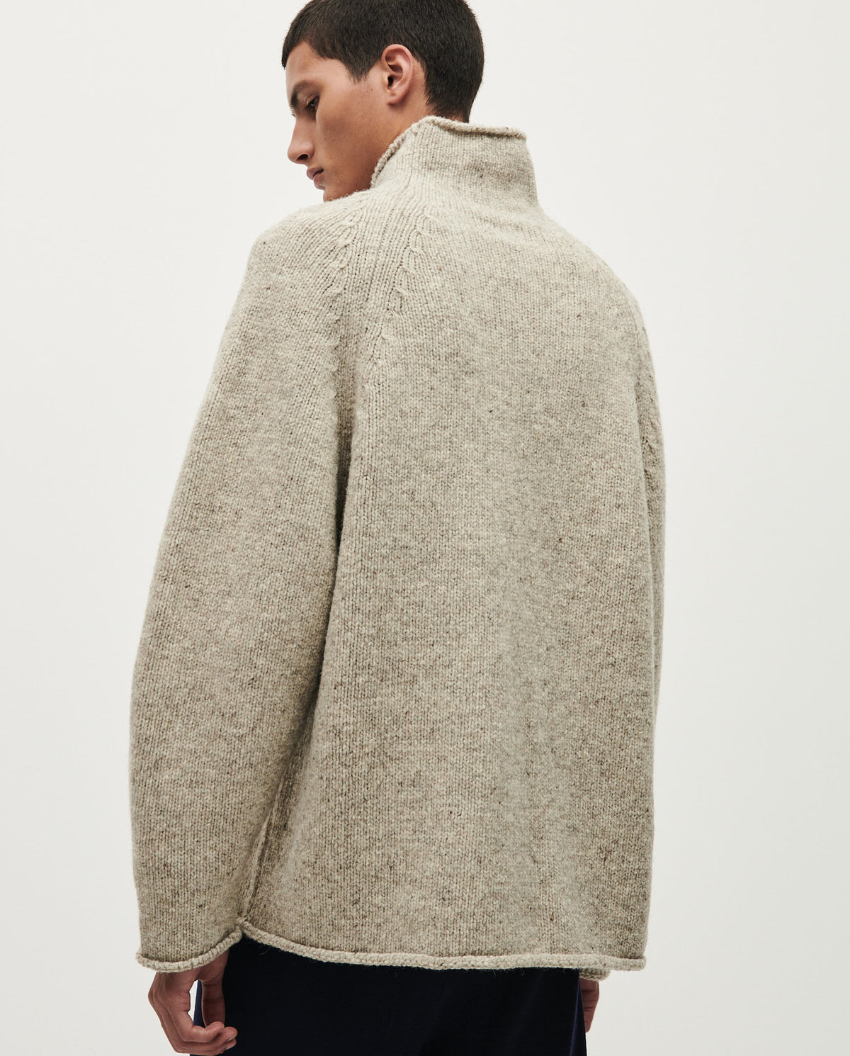 Babaà men's jumper No81 Mist in soft knit, featuring a relaxed fit and subtle design, ideal for casual wear.