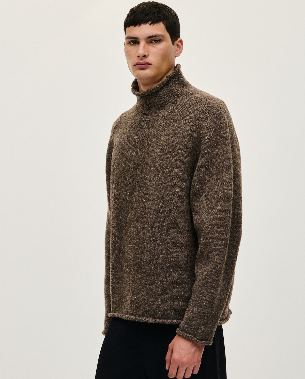 Men's Babaà No81 Oak jumper, featuring a cozy knit design in earthy oak color, perfect for casual wear.