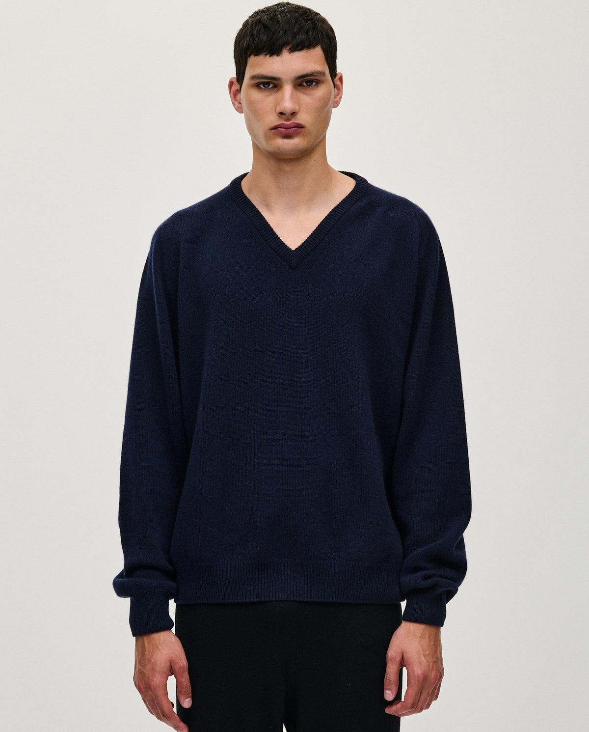Navy men's jumper from Babaà, style No91, featuring a comfortable fit and simple design, shown on a model.