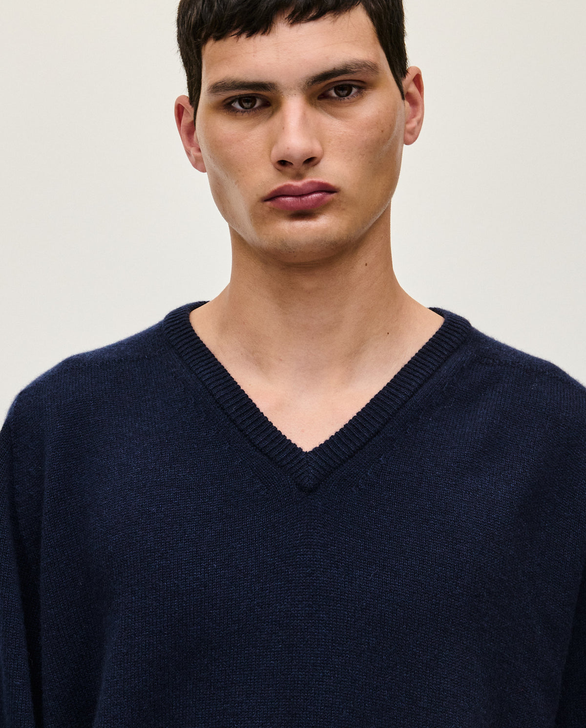 Navy men's jumper No91 by Babaà, featuring a comfortable knit design and classic fit, shown on a model.