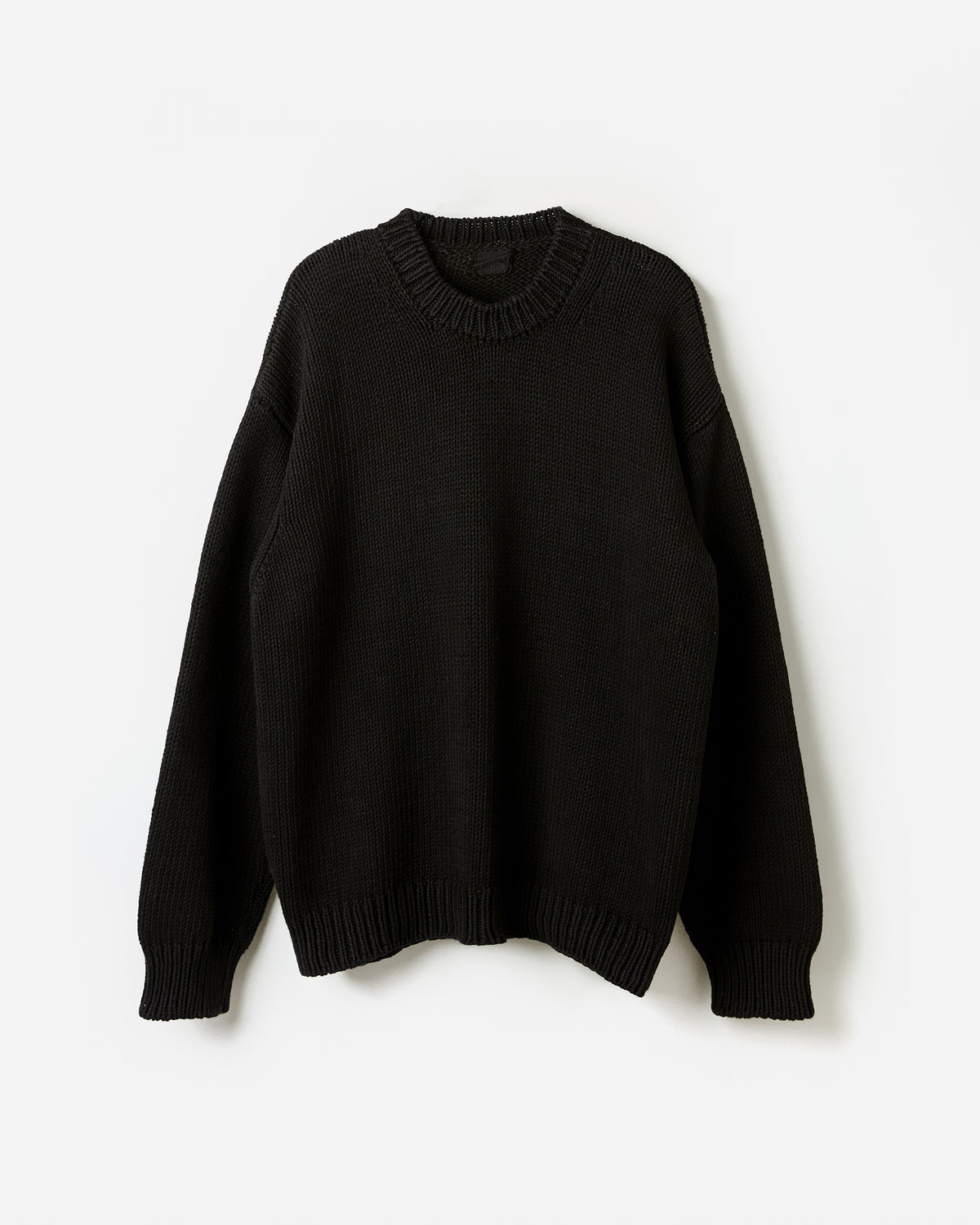 Black men's jumper No16 by Babaà, featuring a sleek silhouette and comfortable fit.