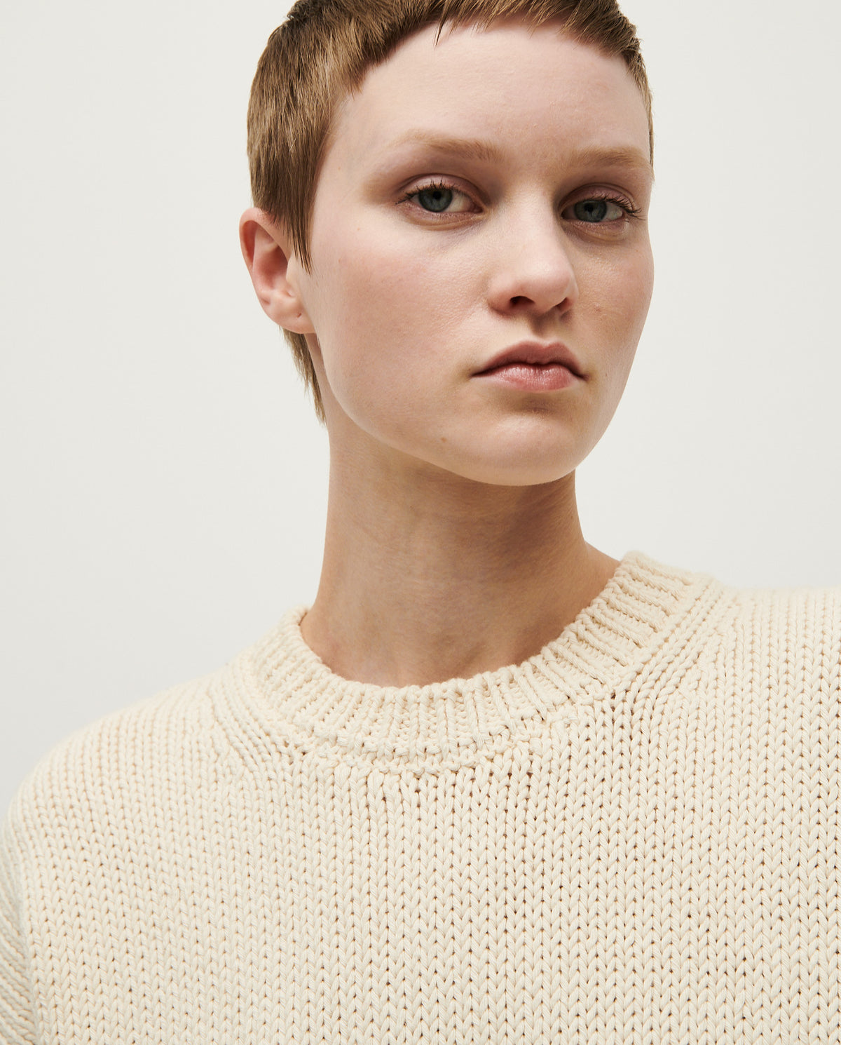 Woman wearing Babaà No14 Natural jumper, showcasing the soft, cozy knit in a relaxed fit, front view with neutral background.
