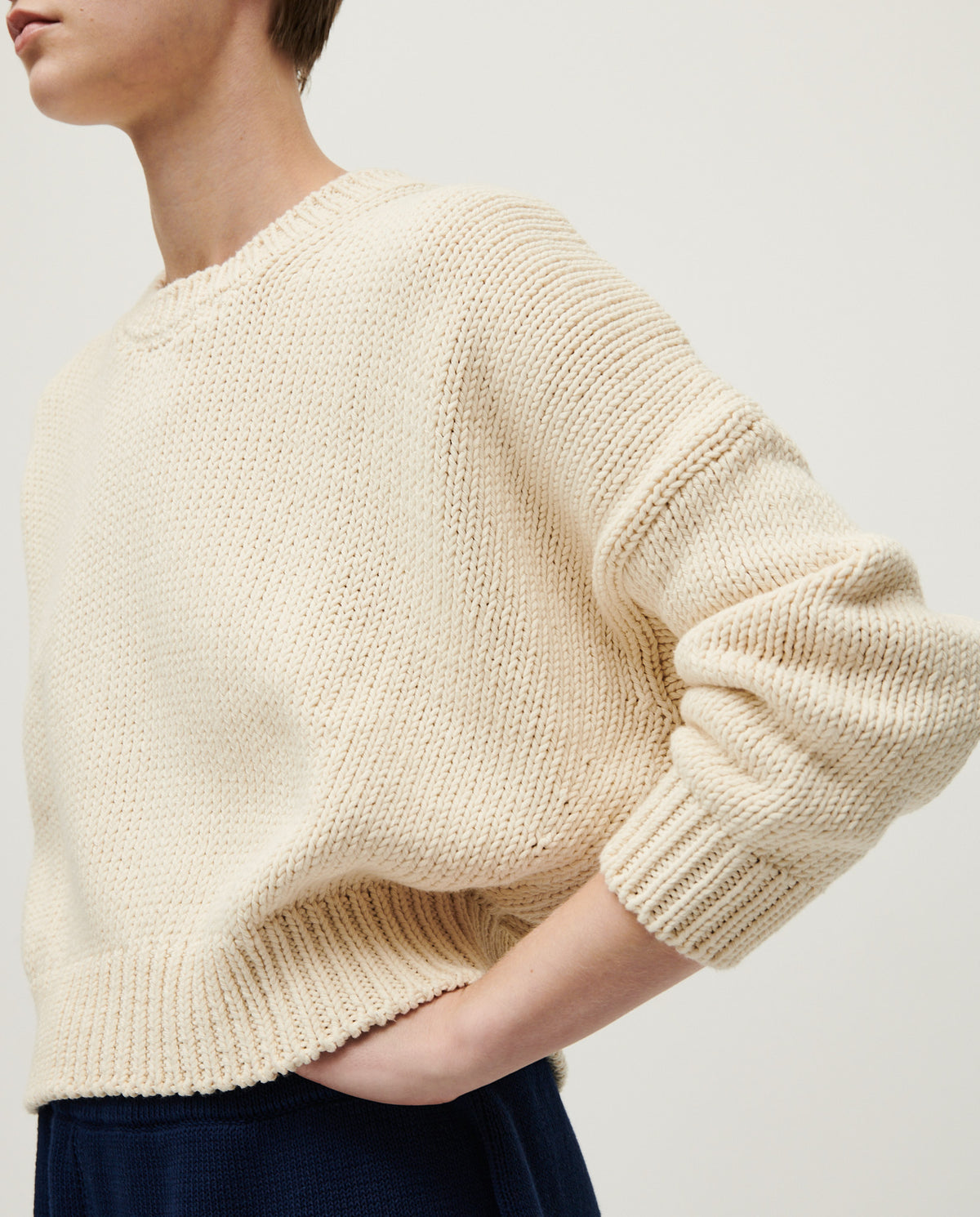 Woman wearing Babaà No14 Natural jumper, cozy knit sweater with a relaxed fit, in soft natural color, suitable for casual wear.