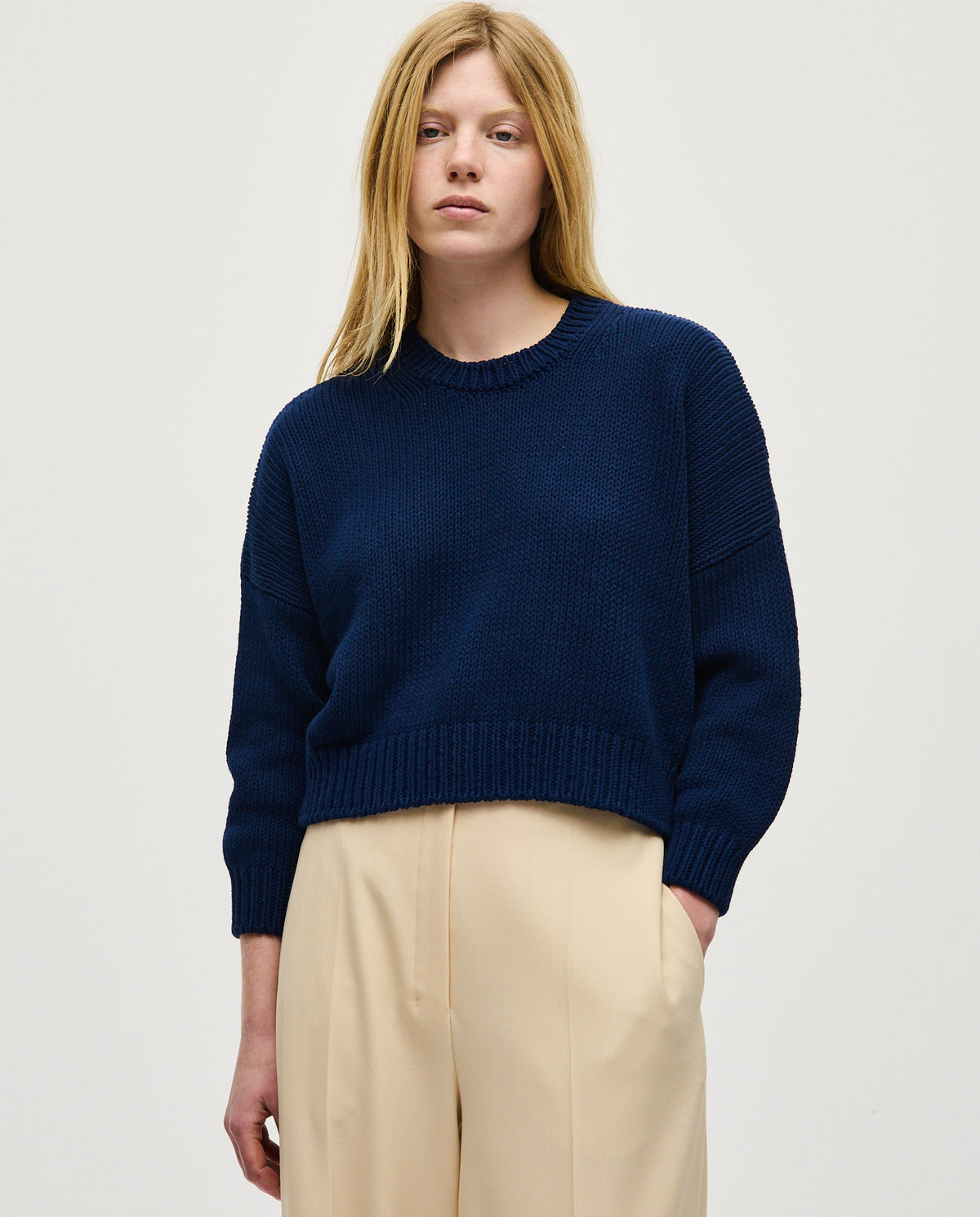Navy jumper No14 for women by Babaà, soft knit fabric, featuring a relaxed fit and ribbed cuffs.