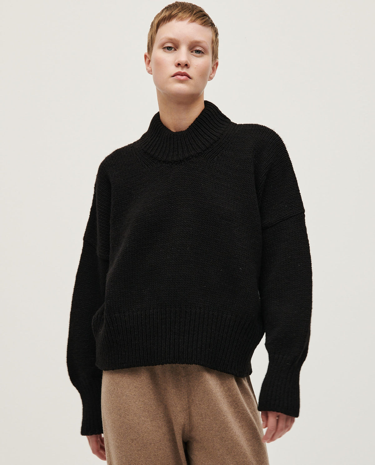 Black Babaà jumper No15 for women, featuring a cozy knit design and a relaxed fit.