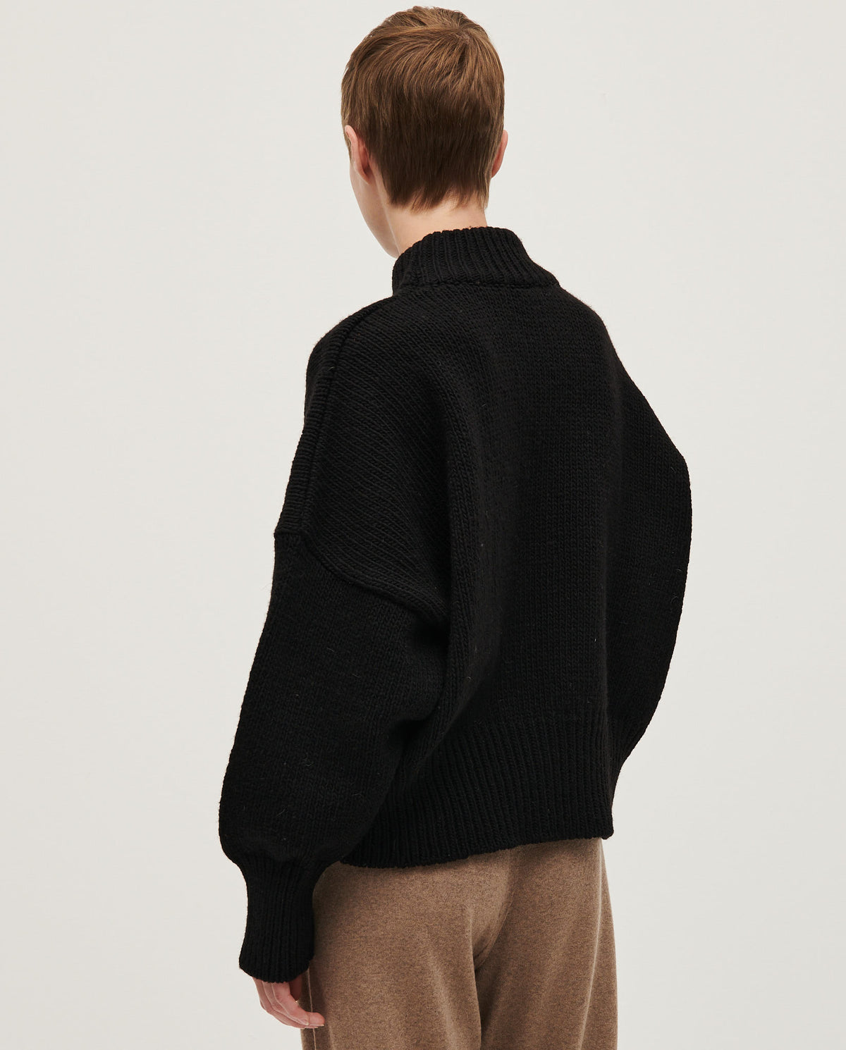 Black Babaà Jumper No15 worn by a woman, featuring a cozy knit design and stylish fit.