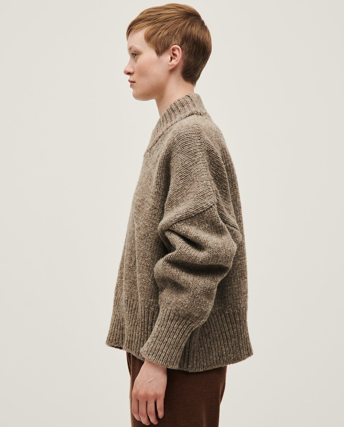 Babaà Jumper No15 in Dark Mist, women's cozy knit sweater with ribbed cuffs and relaxed fit, worn casually.